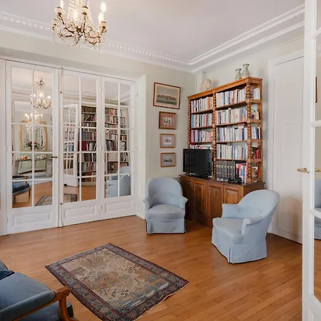 Center - Prestige Rousseau * Paris