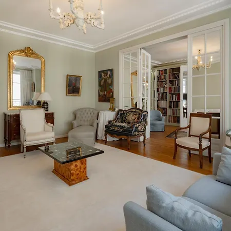 Center - Prestige Rousseau
